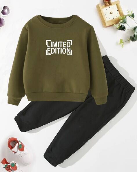 Stylish and comfortable T-shirt and trouser set for boys